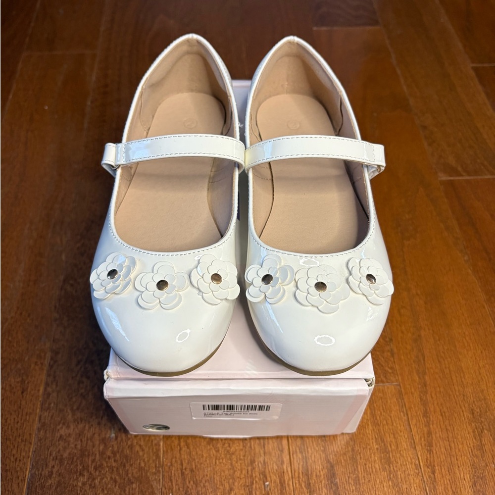 Girls Elegant White Floral Mary Jane Shoes Size: 2